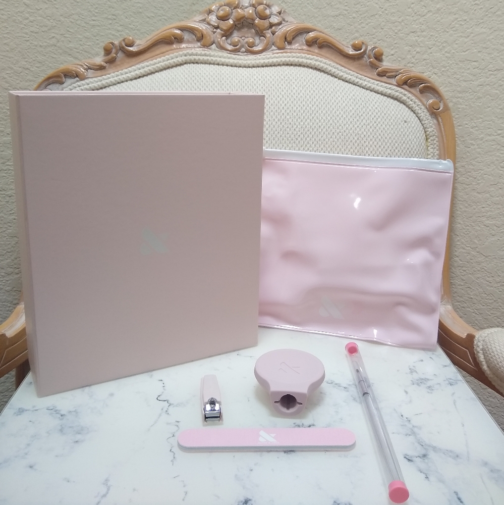 Olive & June Nail Care Set  Pouch New In Box